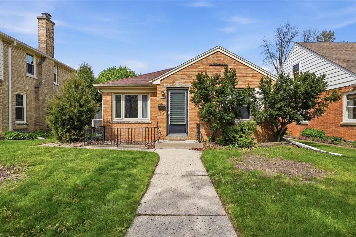 5723 N Crestwood BOULEVARD, Glendale, WI 53209 - #1