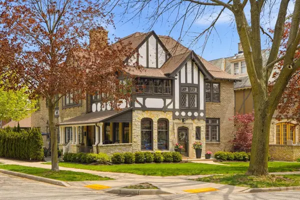 4224 N Farwell AVENUE, Shorewood, WI 53211
