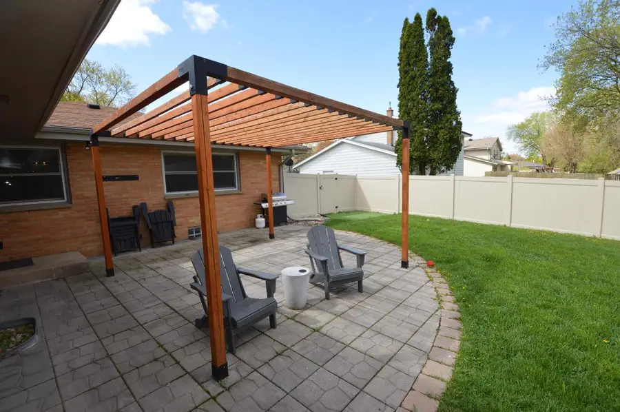 2132 Rambling Rose ROAD, Waukesha, WI 53186 - #2