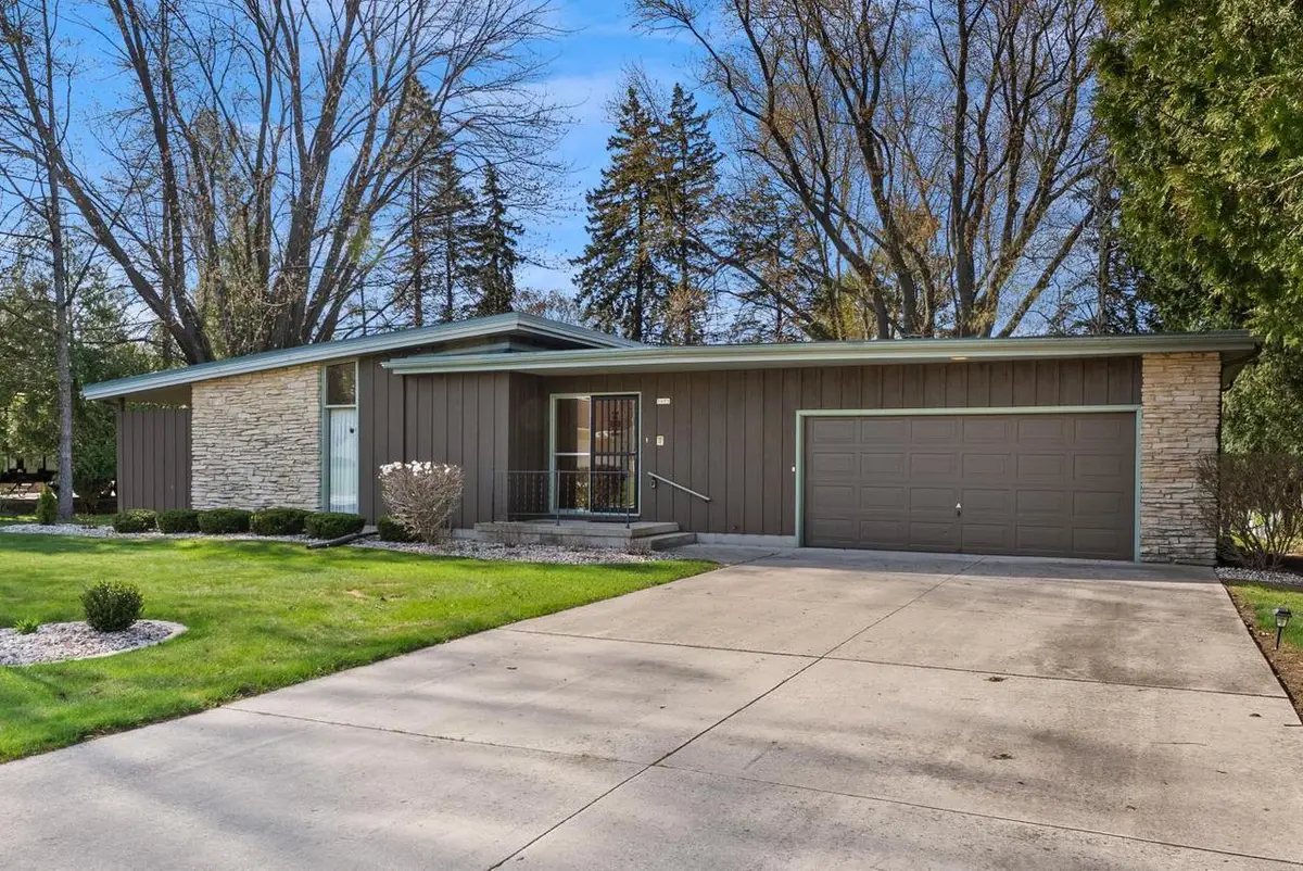 5005 Sunset ROAD, Manitowoc, WI 54220 - #1
