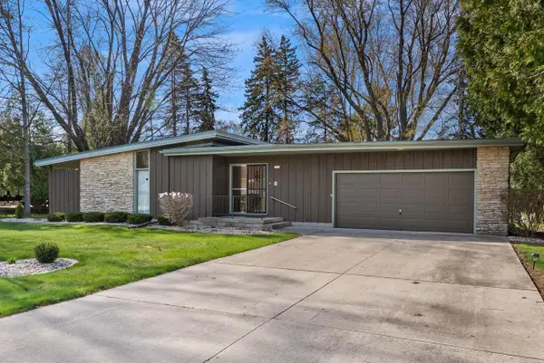 5005 Sunset ROAD, Manitowoc, WI 54220