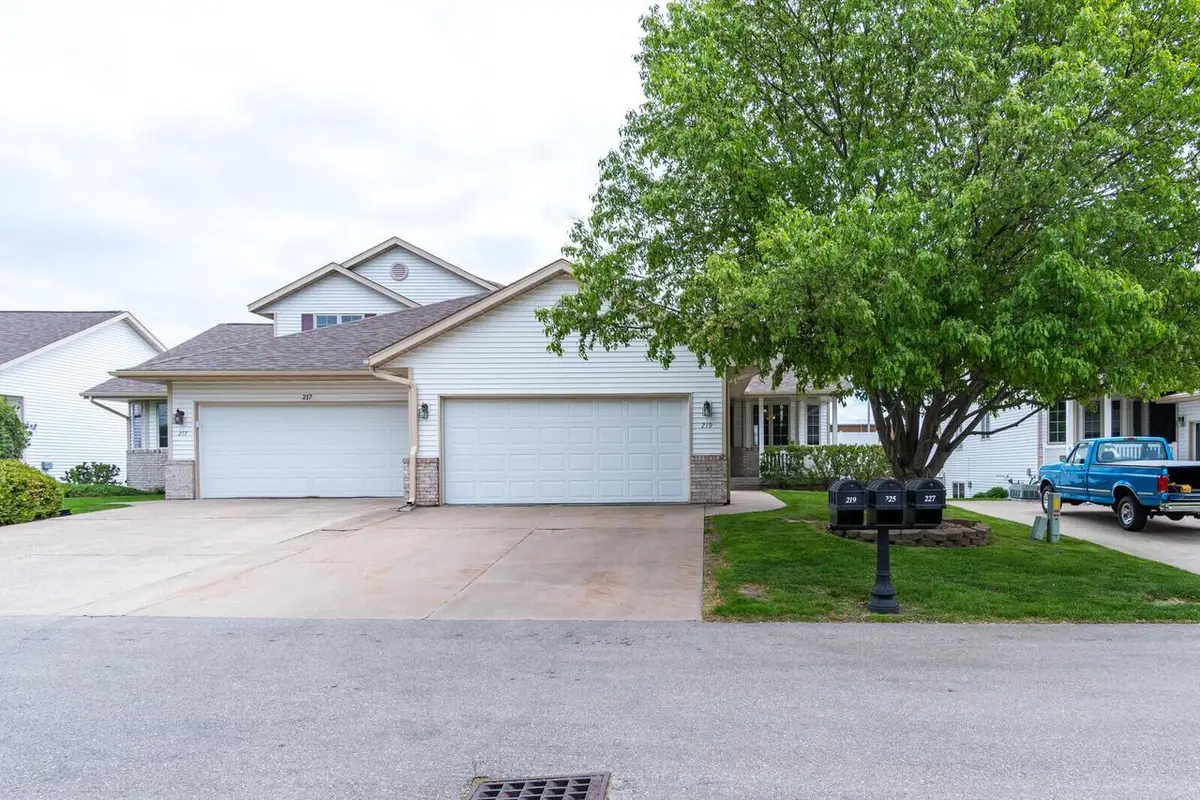 219 Heritage LANE, Onalaska, WI 54650 - #1