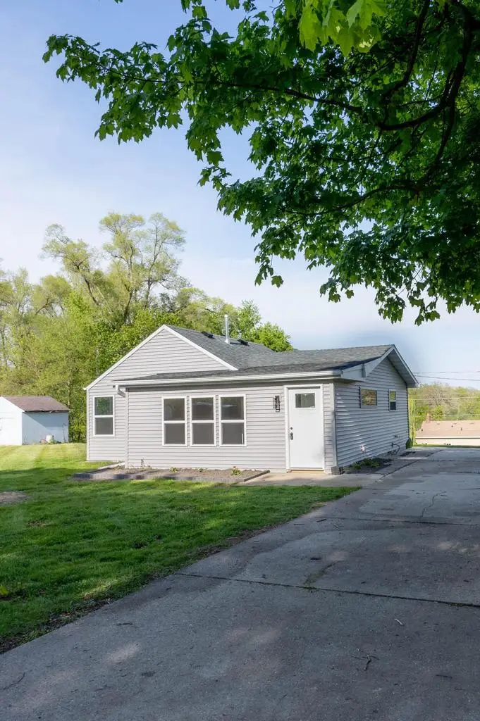 8231 Chara DRIVE, Burlington, WI 53105 - #1