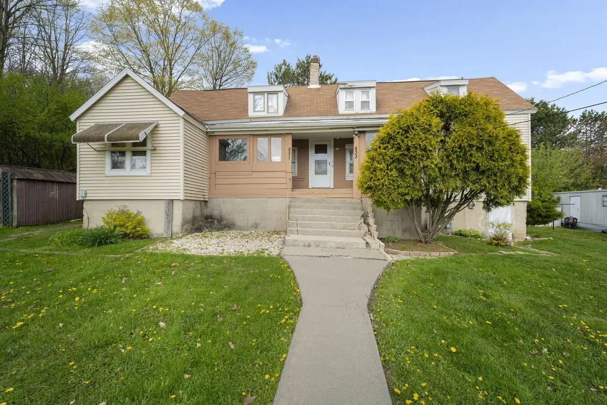 831 N Silverbrook DRIVE, West Bend, WI 53090 - #1