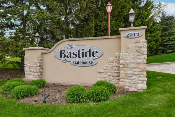 2912 University DRIVE #204, Waukesha, WI 53188