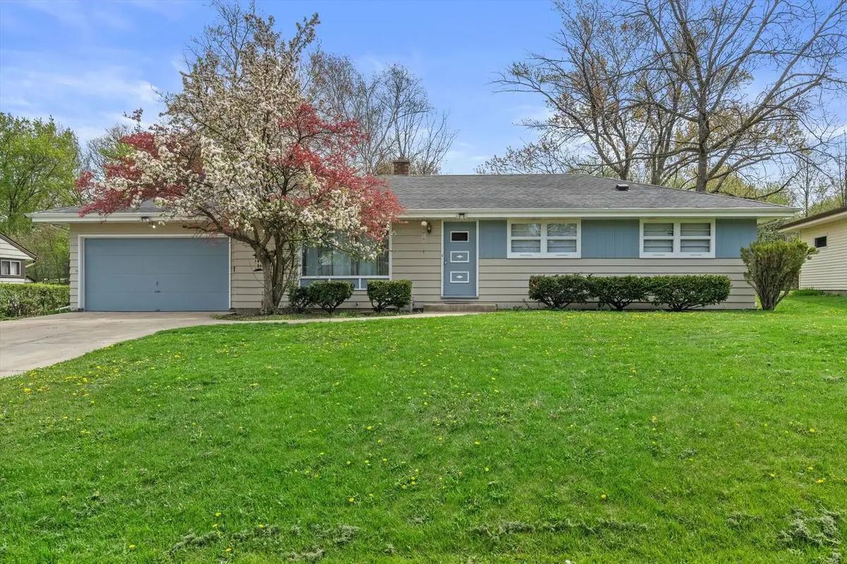 5427 W Spring LANE, Milwaukee, WI 53223 - #1