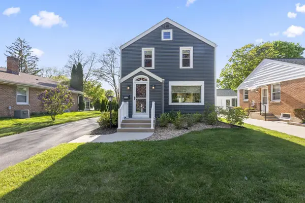 126 Maple TERRACE, Oconomowoc, WI 53066