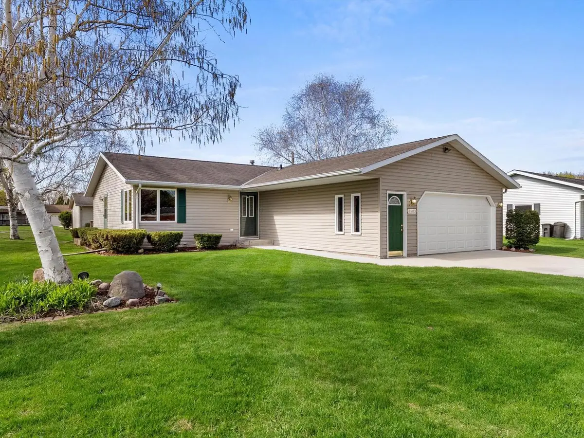 3903 Madeline LANE, Manitowoc, WI 54220 - #1