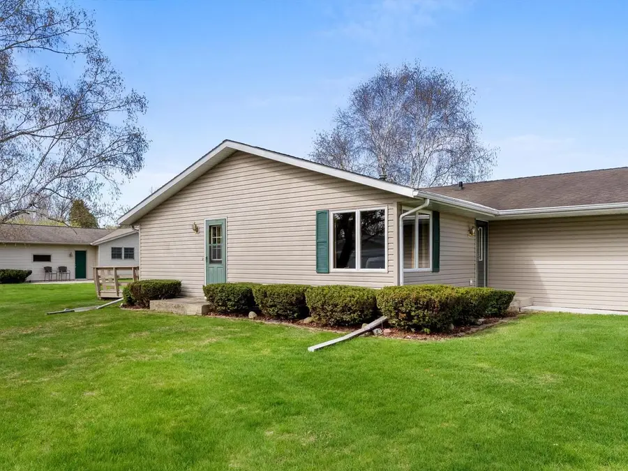 3903 Madeline LANE, Manitowoc, WI 54220 - #3