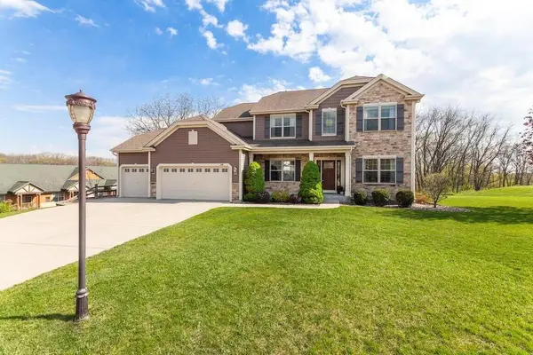 1707 Coldwater Creek DRIVE, Waukesha, WI 53188