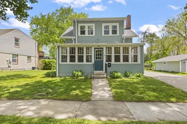 29 S Locust STREET, Oconomowoc, WI 53066