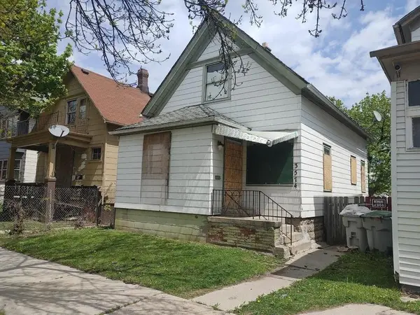 3574 N 10th STREET, Milwaukee, WI 53206