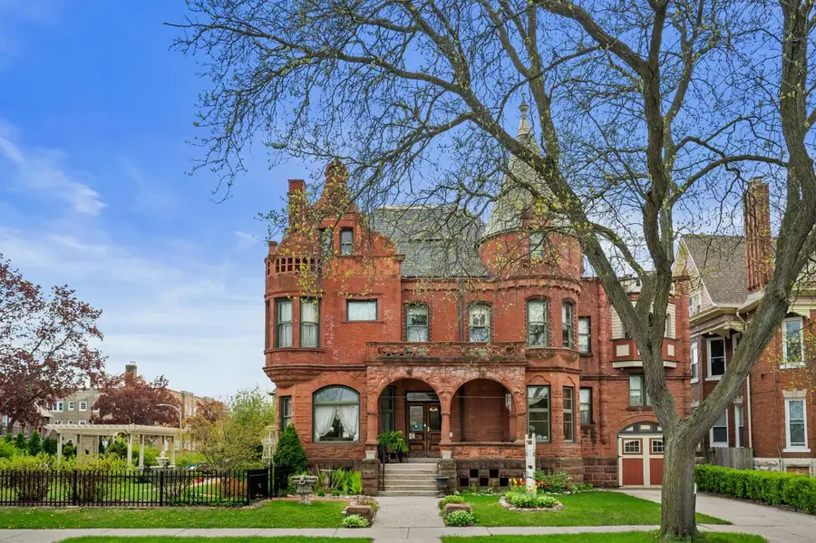 3209 Wells STREET, Milwaukee, WI 53208 - #2