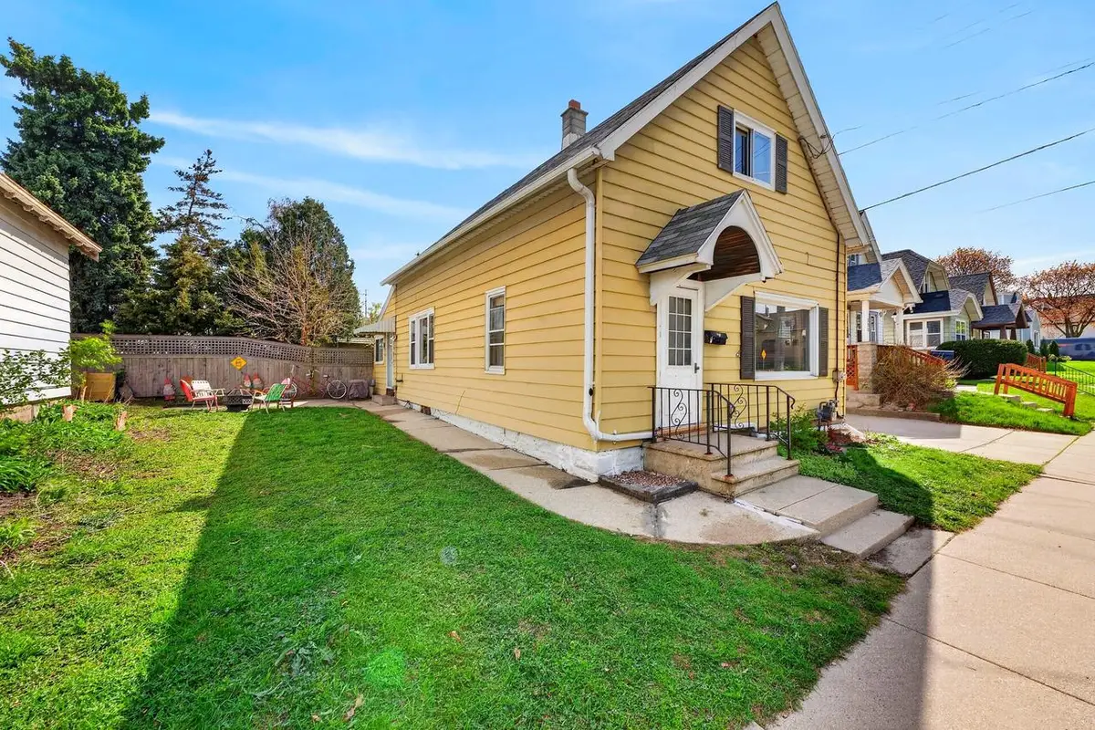 925 E Lincoln AVENUE, Milwaukee, WI 53207 - #1