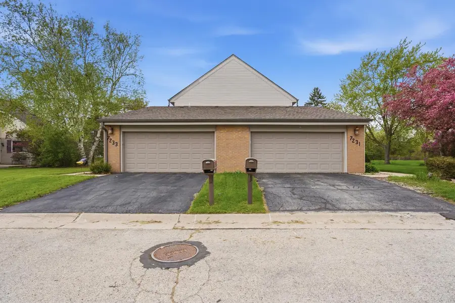 7233 Delaine DRIVE, Oak Creek, WI 53154 - #2