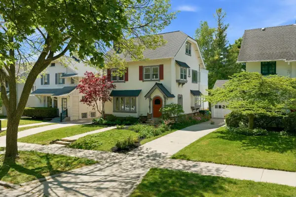 2221 E Newton AVENUE, Shorewood, WI 53211