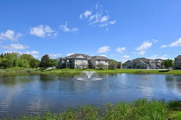 N16W26559 Meadowgrass CIRCLE #A, Pewaukee, WI 53072