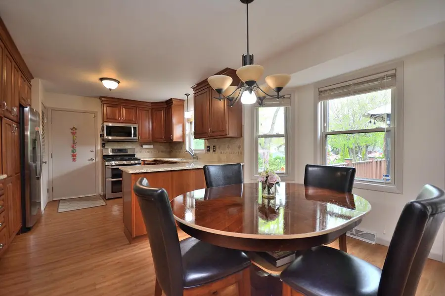 W224N2618 Ridgewood LANE, Waukesha, WI 53186 - #3