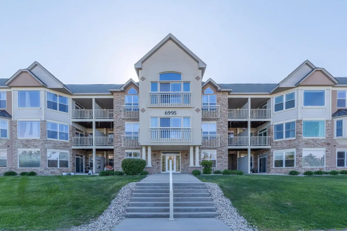 6995 Riverwood BOULEVARD #B06, Franklin, WI 53132 - #1