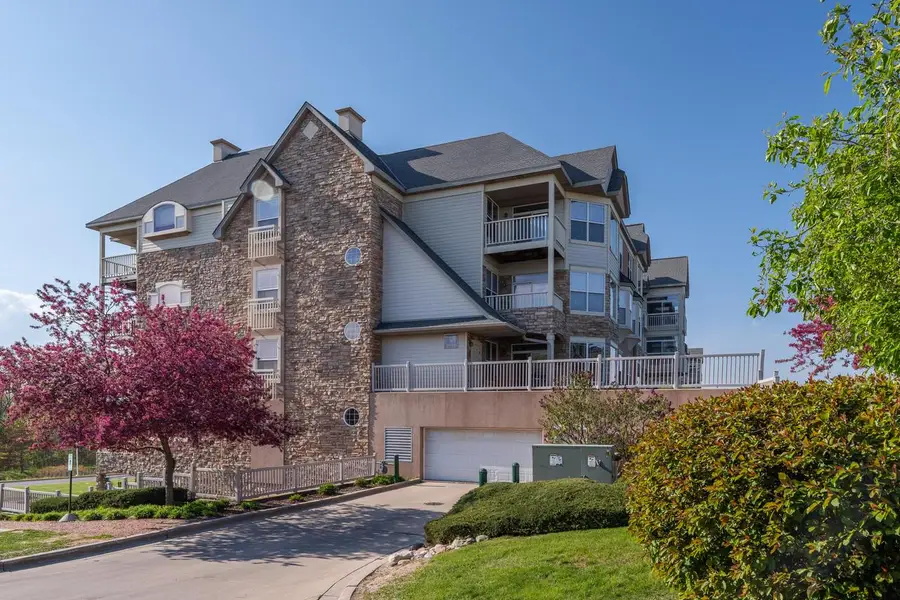 6995 Riverwood BOULEVARD #B06, Franklin, WI 53132 - #3