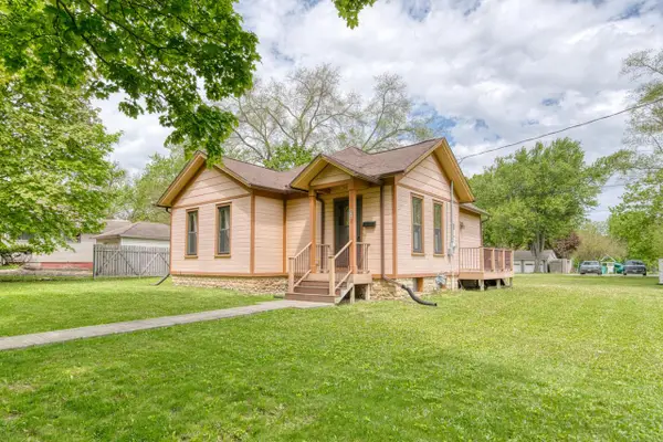 826 W Walworth AVENUE, Whitewater, WI 53190