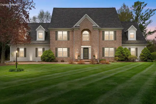 126 Hickory DRIVE, Delafield, WI 53018