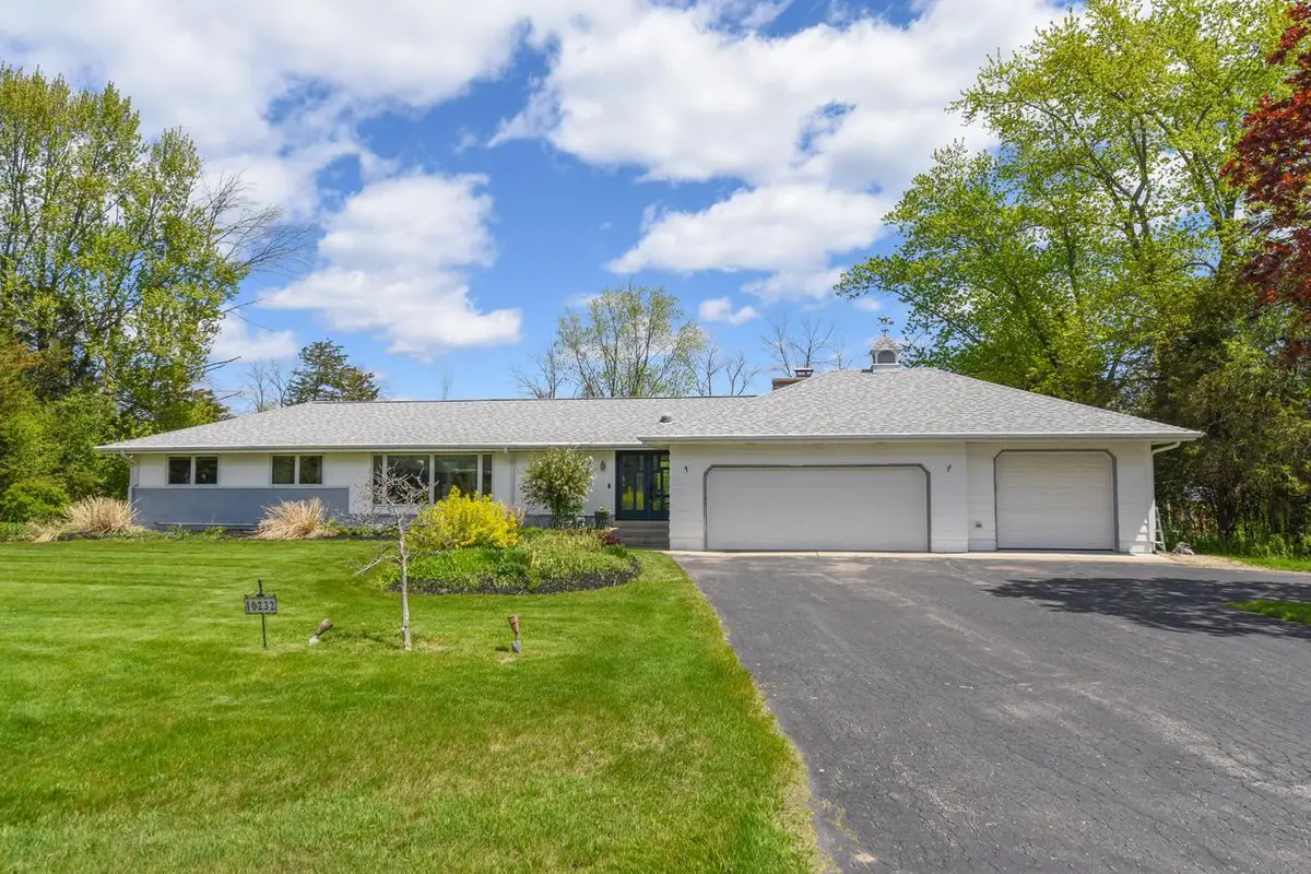 10232 Greenview DRIVE, Mequon, WI 53092 - #1