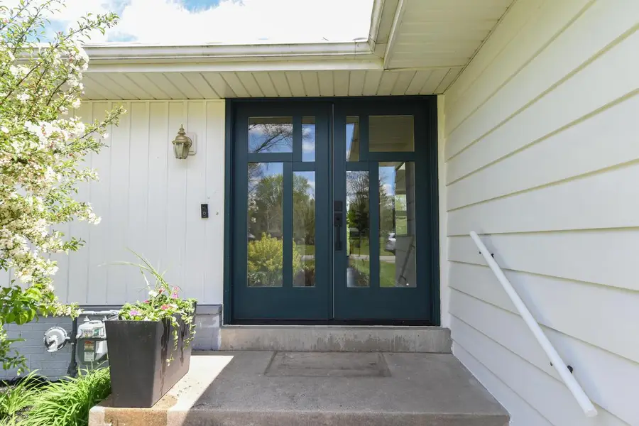 10232 Greenview DRIVE, Mequon, WI 53092 - #3