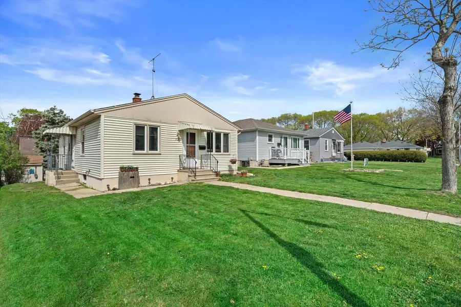 733 101st STREET, Milwaukee, WI 53214 - #3