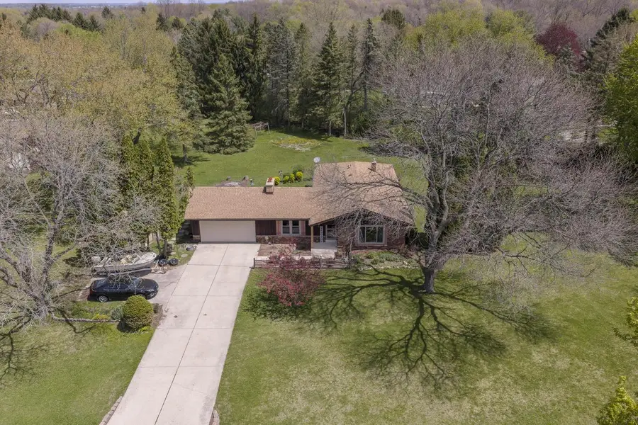 1438 Heather CIRCLE, Hubertus, WI 53033 - #2
