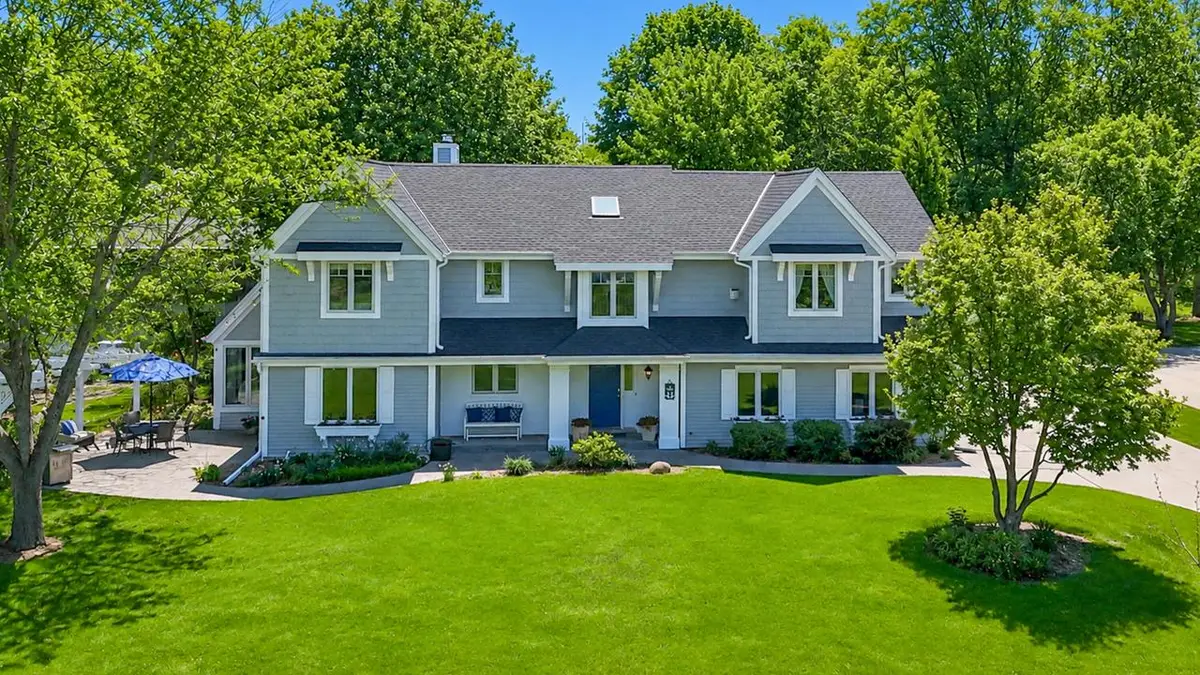 N23W28221 Beach Park CIRCLE, Pewaukee, WI 53072 - #1