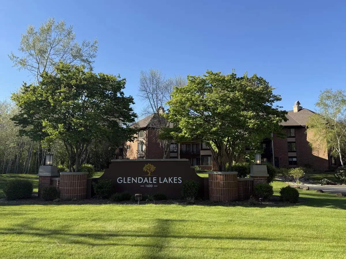 1600 W Green Tree ROAD #225, Milwaukee, WI 53209 - #1