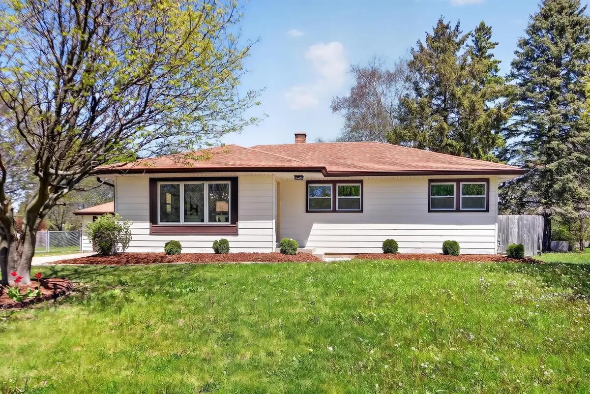 5224 W LUEBBE LANE, Milwaukee, WI 53223 - #1