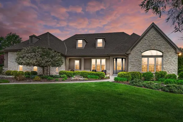 2150 Old Lantern CIRCLE, Delafield, WI 53018