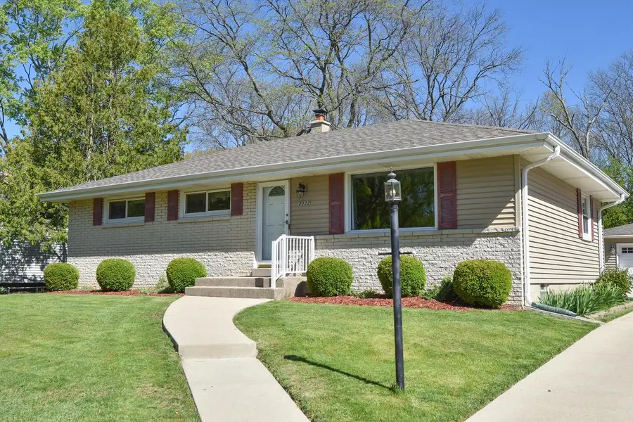8222 Norwich AVENUE, Greenfield, WI 53220 - #2