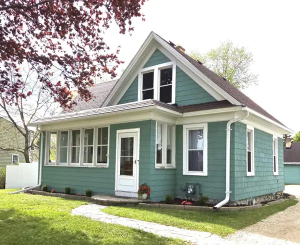 913 E Washington STREET, West Bend, WI 53095