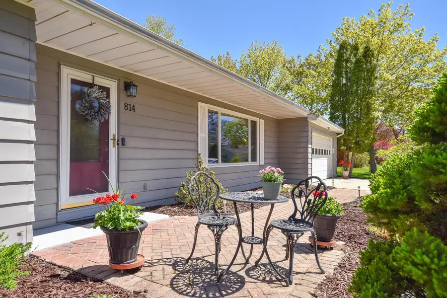814 E Manor CIRCLE, Bayside, WI 53217 - #2