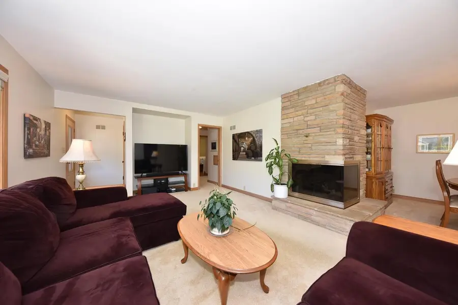 814 E Manor CIRCLE, Bayside, WI 53217 - #3