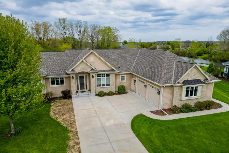 8622 S Avian WAY, Franklin, WI 53132 - #2