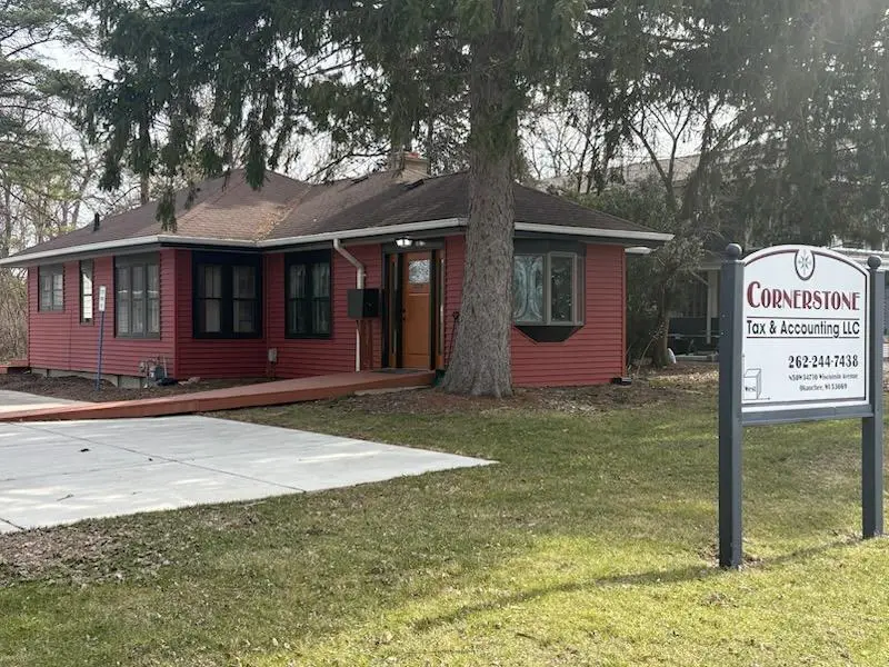 N50W34710 Wisconsin AVENUE, Okauchee, WI 53069 - #1