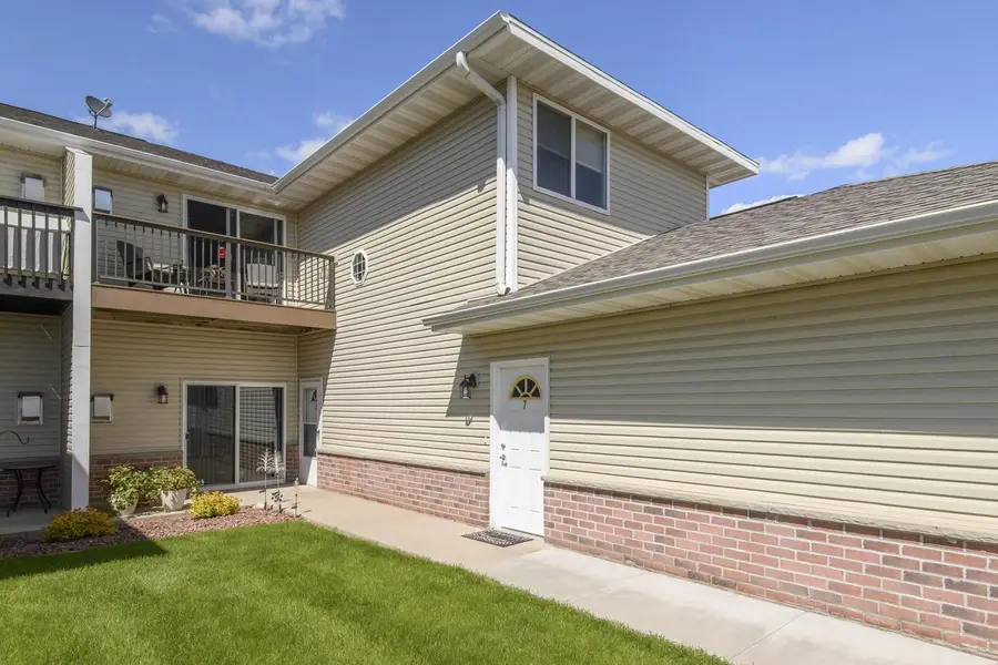 346 Brookside DRIVE #7, Mayville, WI 53050 - #2