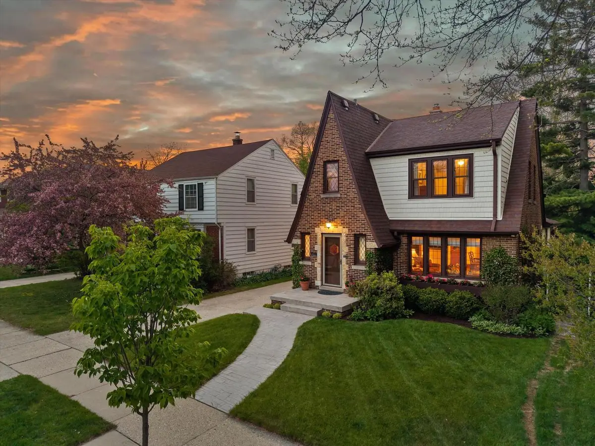 4971 N Idlewild AVENUE, Whitefish Bay, WI 53217 - #1