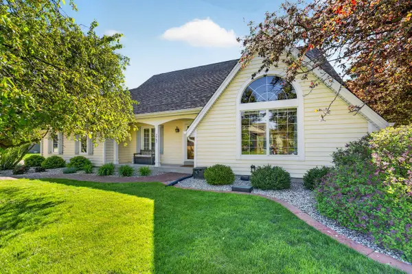 3953 S Victoria COURT, New Berlin, WI 53151