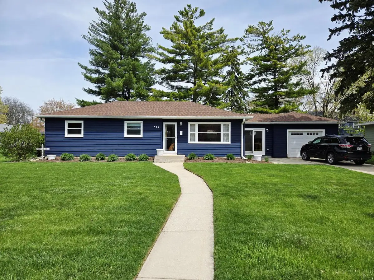 434 Greenland AVENUE, Oconomowoc, WI 53066 - #1