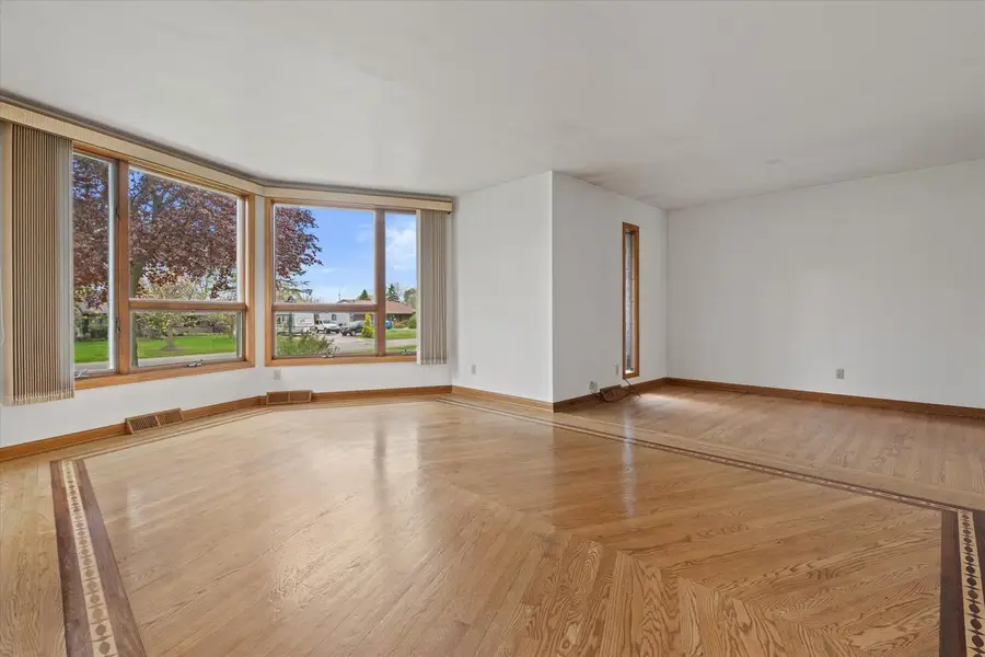 3182 Kettle Moraine PARKWAY, Hubertus, WI 53033 - #3