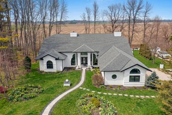 402 Wild Oak DRIVE, Manitowoc, WI 54220