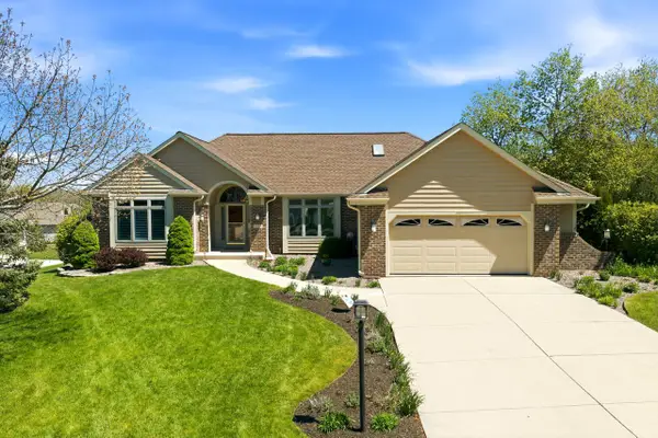 13230 W Foxwood DRIVE, New Berlin, WI 53151