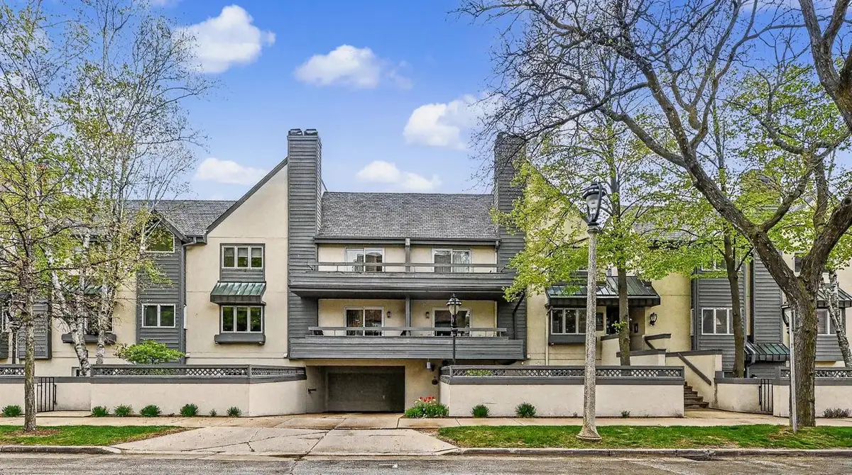 2555 N Lake DRIVE #3, Milwaukee, WI 53211 - #1