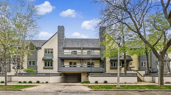 2555 N Lake DRIVE #3, Milwaukee, WI 53211
