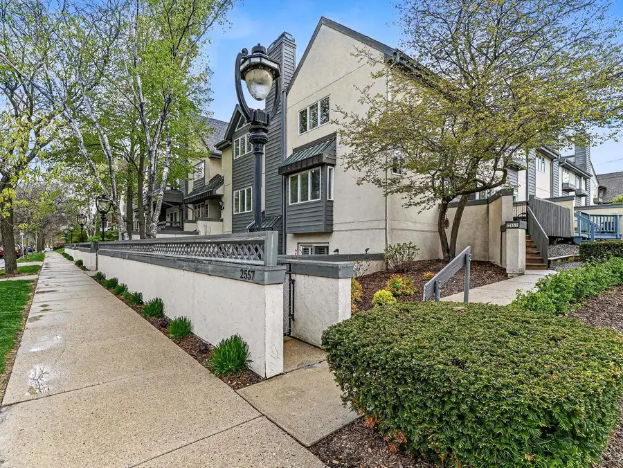 2555 N Lake DRIVE #3, Milwaukee, WI 53211 - #2
